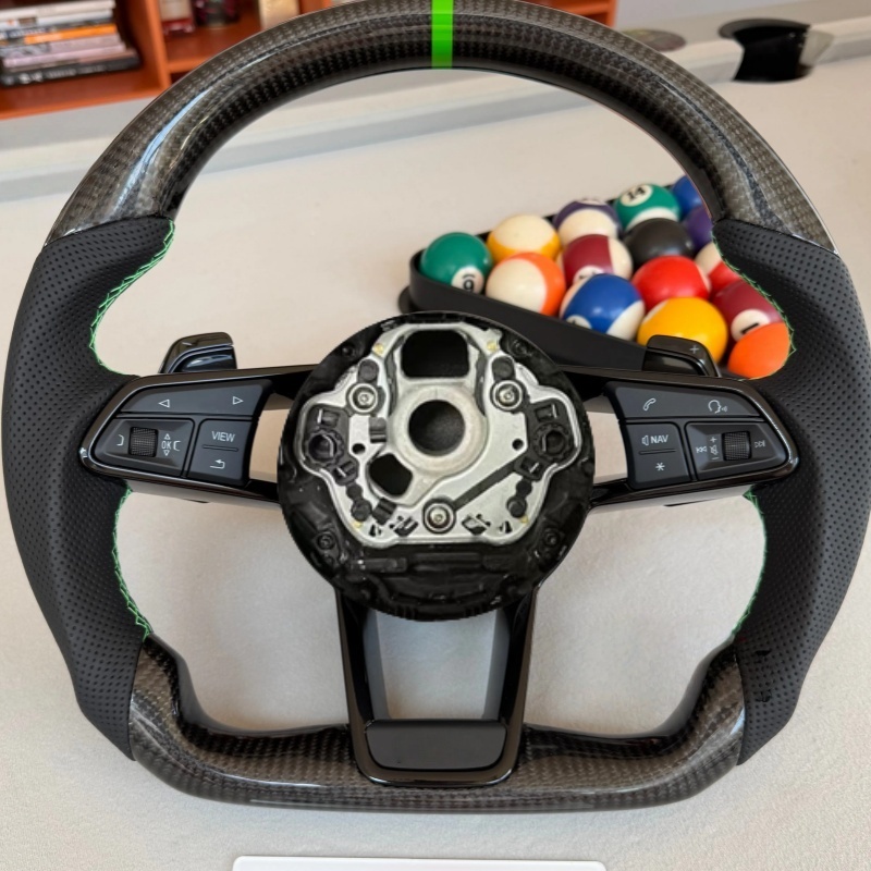 Car Accessories For Steering Wheel - غطاء عجلة قيادة السيارة من الجلد